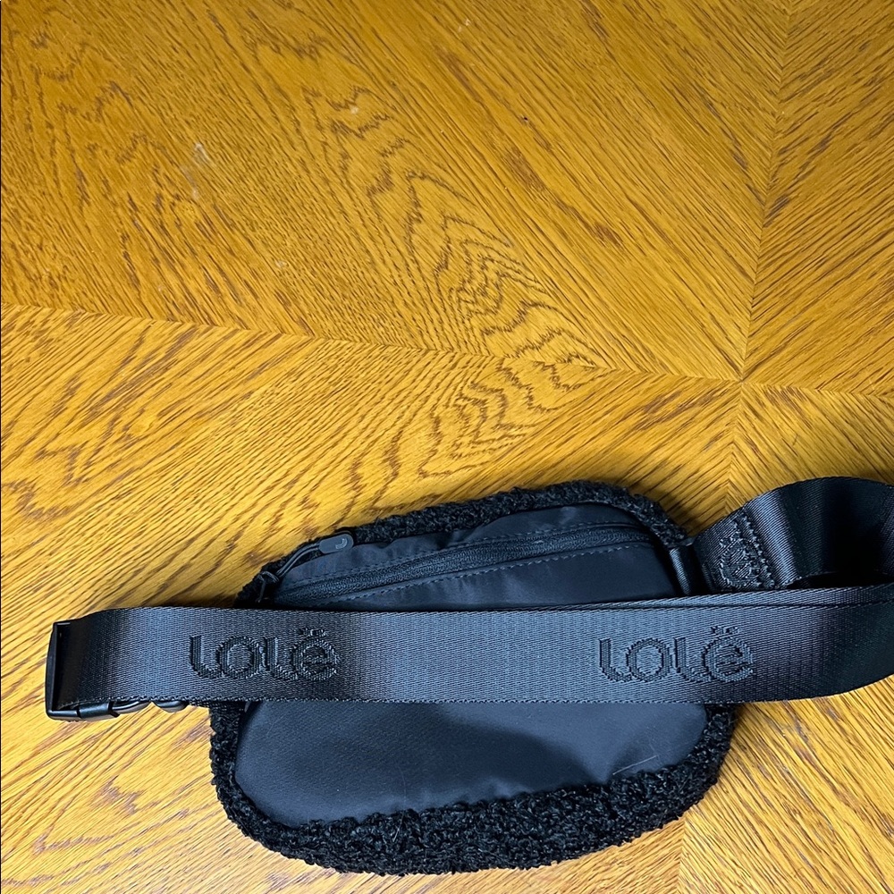 Lole Black Sherpa Mini Belt Bag NWOT - Picture 2 of 12